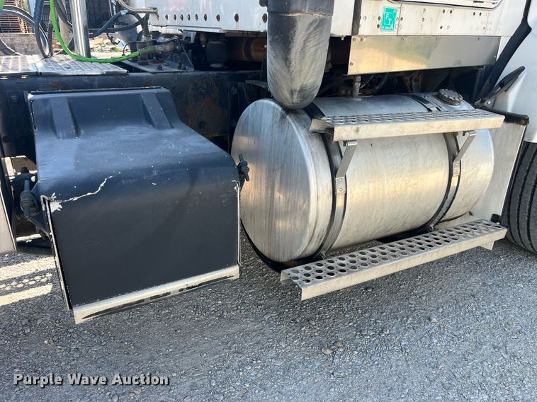 image for item MG9380 2009 Kenworth T800  semi truck