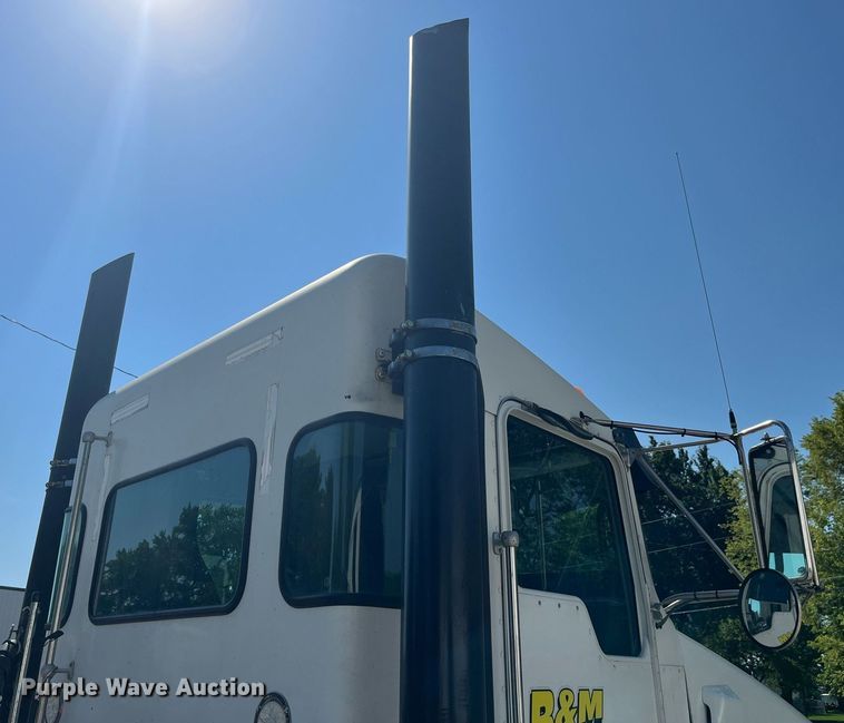 image for item MG9380 2009 Kenworth T800  semi truck