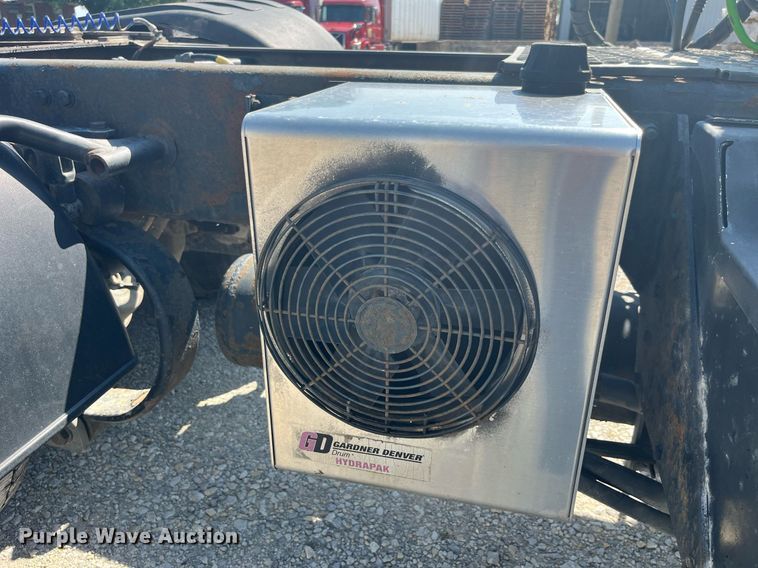 image for item MG9380 2009 Kenworth T800  semi truck