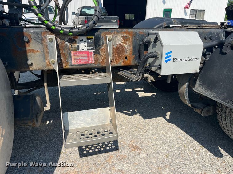 image for item MG9380 2009 Kenworth T800  semi truck