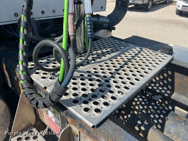 image for item MG9380 2009 Kenworth T800  semi truck