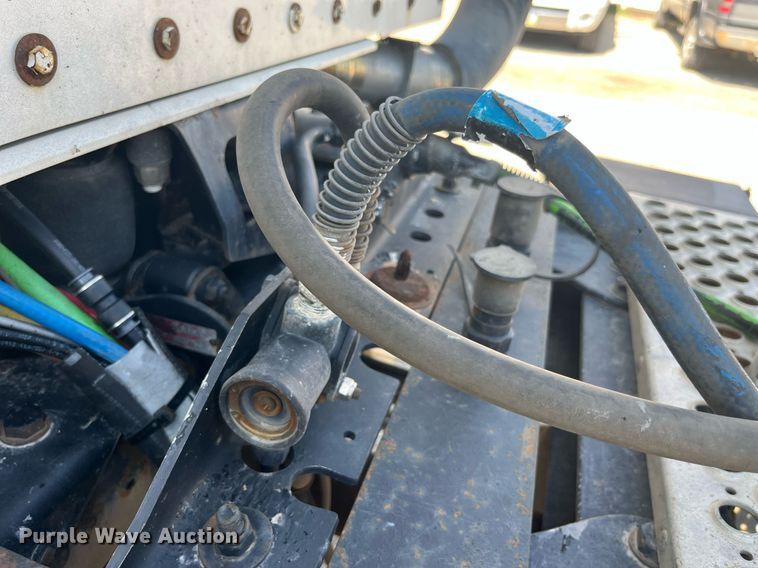 image for item MG9380 2009 Kenworth T800  semi truck