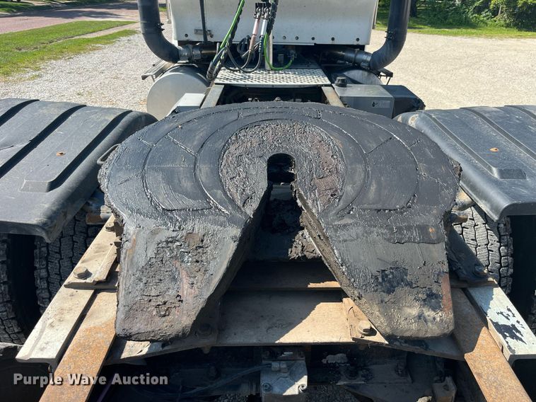 image for item MG9380 2009 Kenworth T800  semi truck