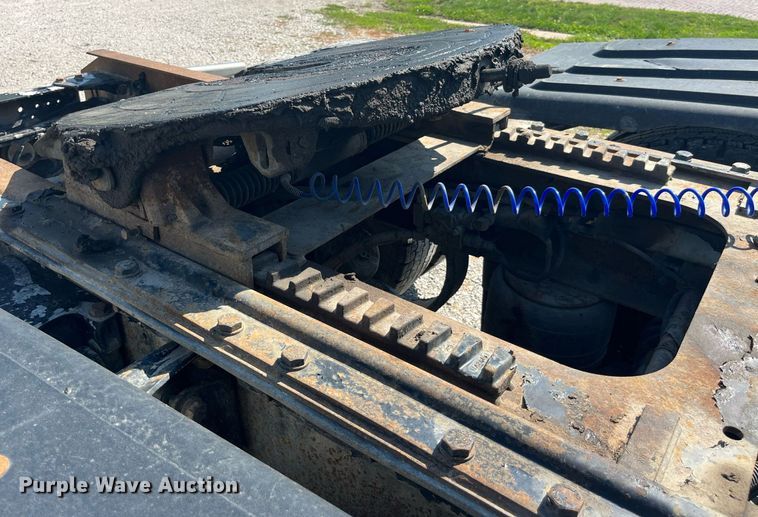 image for item MG9380 2009 Kenworth T800  semi truck