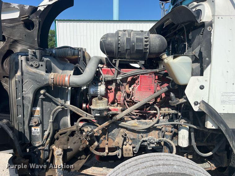 image for item MG9380 2009 Kenworth T800  semi truck