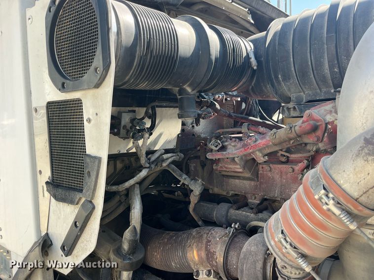 image for item MG9380 2009 Kenworth T800  semi truck