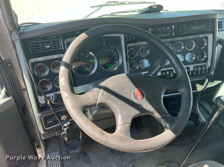 image for item MG9380 2009 Kenworth T800  semi truck