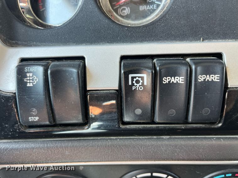 image for item MG9380 2009 Kenworth T800  semi truck