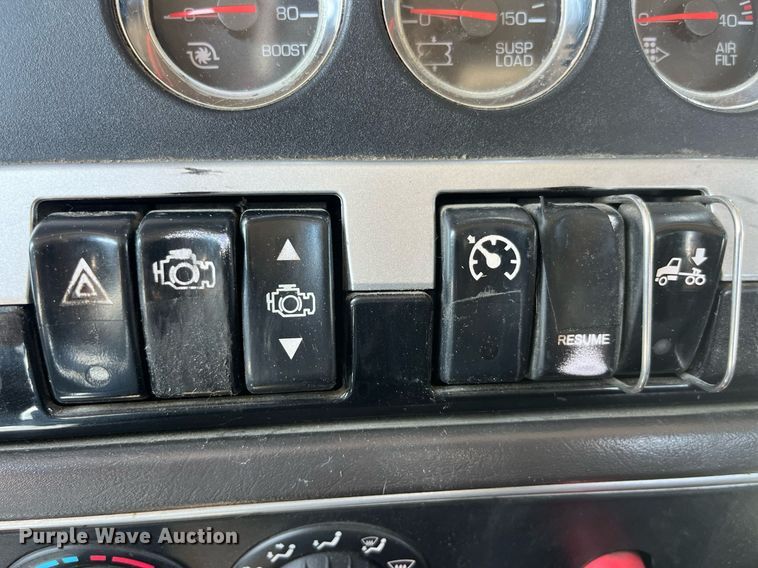 image for item MG9380 2009 Kenworth T800  semi truck