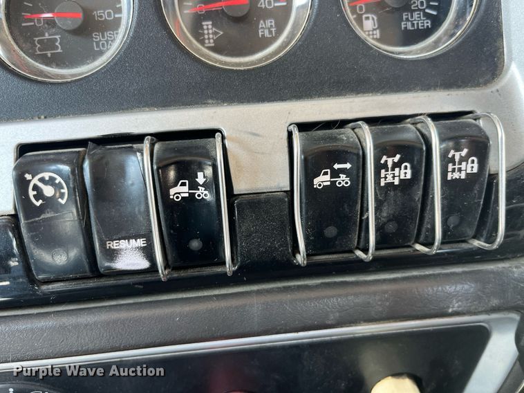 image for item MG9380 2009 Kenworth T800  semi truck