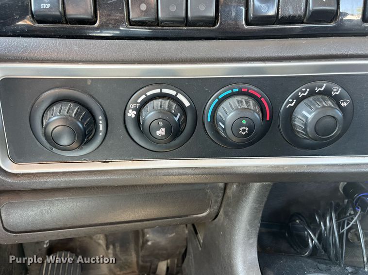 image for item MG9380 2009 Kenworth T800  semi truck