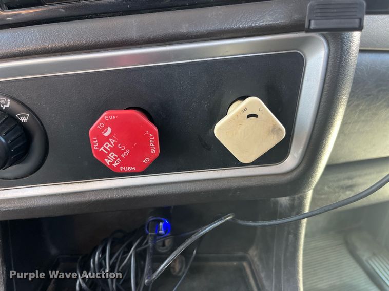 image for item MG9380 2009 Kenworth T800  semi truck