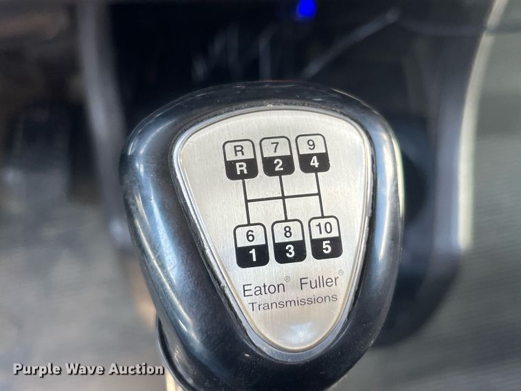 image for item MG9380 2009 Kenworth T800  semi truck