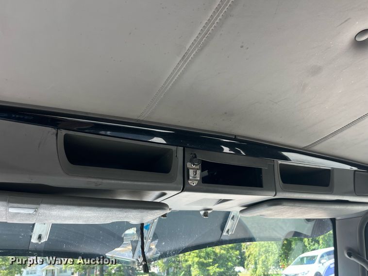 image for item MG9380 2009 Kenworth T800  semi truck