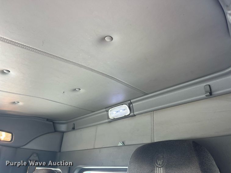 image for item MG9380 2009 Kenworth T800  semi truck