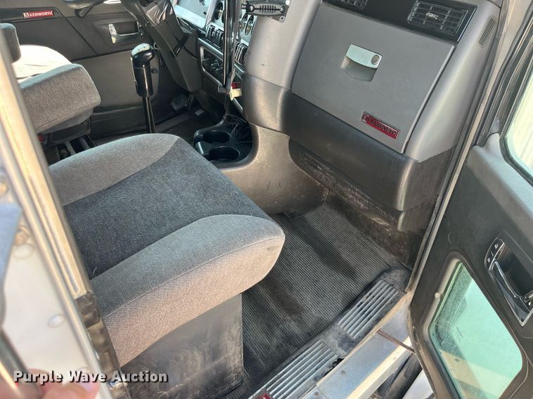 image for item MG9380 2009 Kenworth T800  semi truck