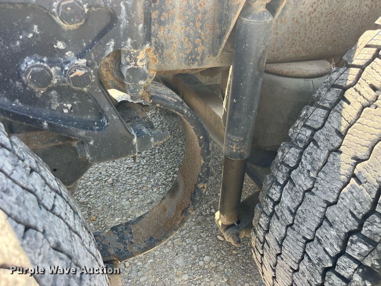 image for item MG9380 2009 Kenworth T800  semi truck