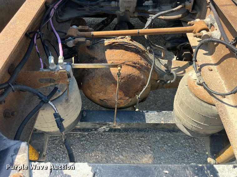 image for item MG9380 2009 Kenworth T800  semi truck