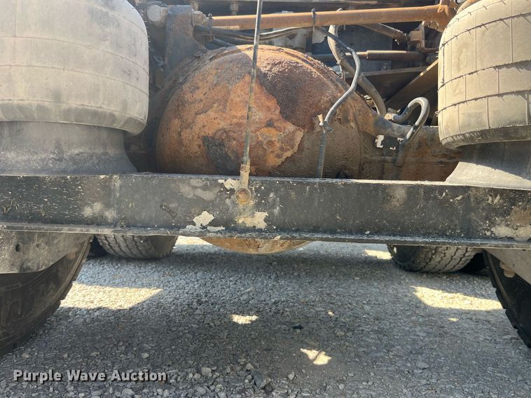 image for item MG9380 2009 Kenworth T800  semi truck