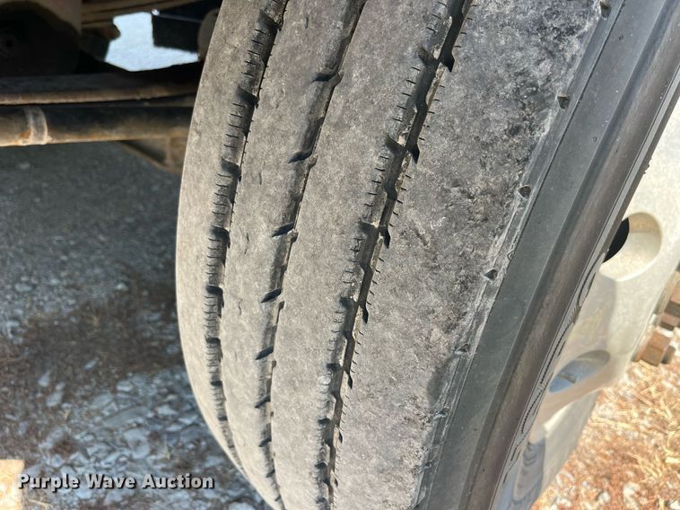 image for item MG9380 2009 Kenworth T800  semi truck