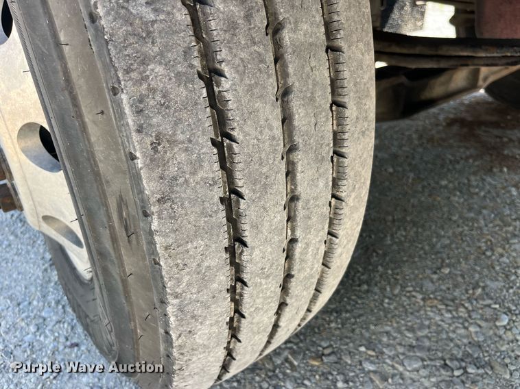 image for item MG9380 2009 Kenworth T800  semi truck