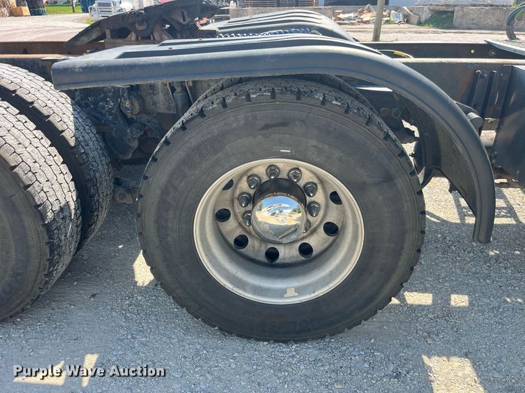 image for item MG9380 2009 Kenworth T800  semi truck