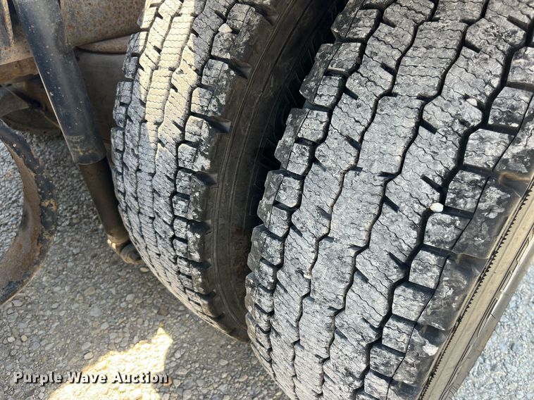 image for item MG9380 2009 Kenworth T800  semi truck