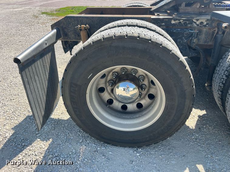 image for item MG9380 2009 Kenworth T800  semi truck