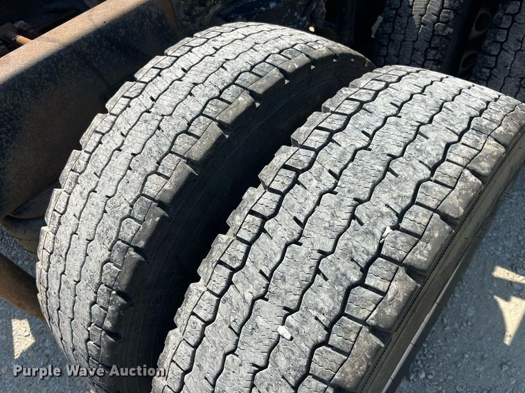 image for item MG9380 2009 Kenworth T800  semi truck