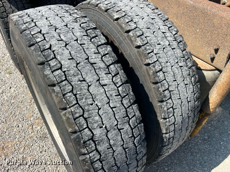 image for item MG9380 2009 Kenworth T800  semi truck