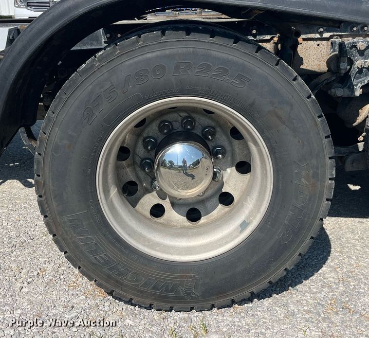 image for item MG9380 2009 Kenworth T800  semi truck