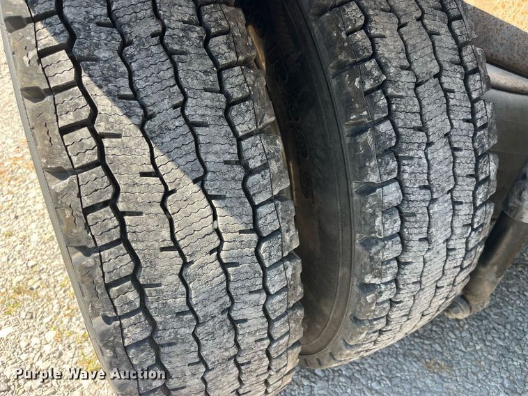 image for item MG9380 2009 Kenworth T800  semi truck