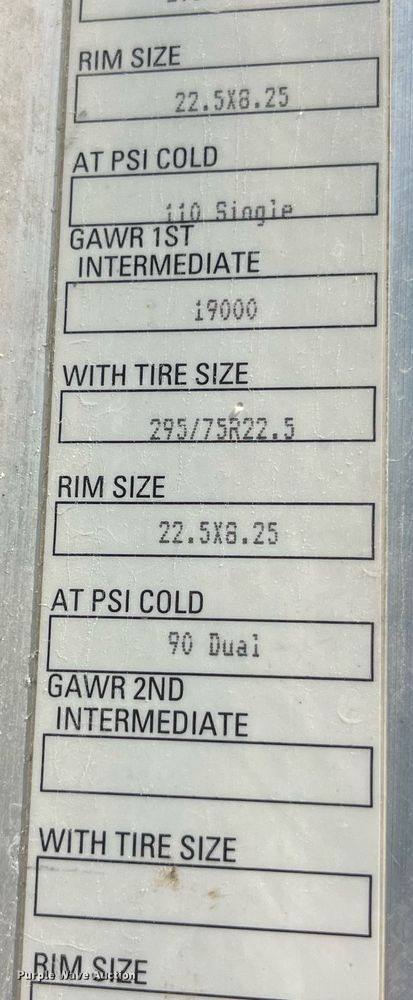 image for item MG9380 2009 Kenworth T800  semi truck