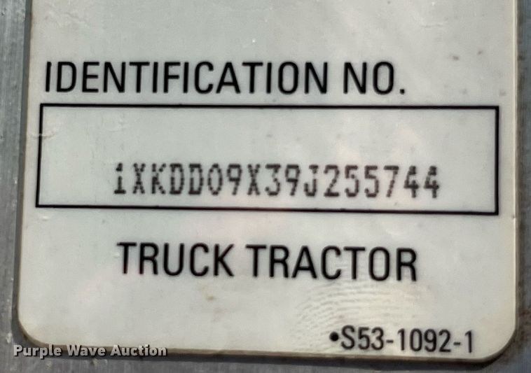 image for item MG9380 2009 Kenworth T800  semi truck