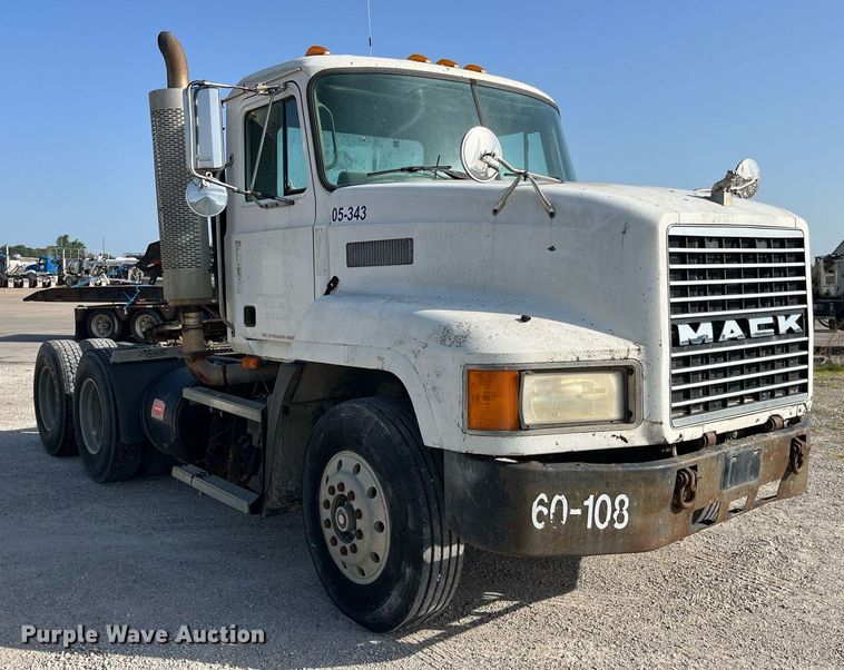 image for item MG9398 1995 Mack CH613  semi truck