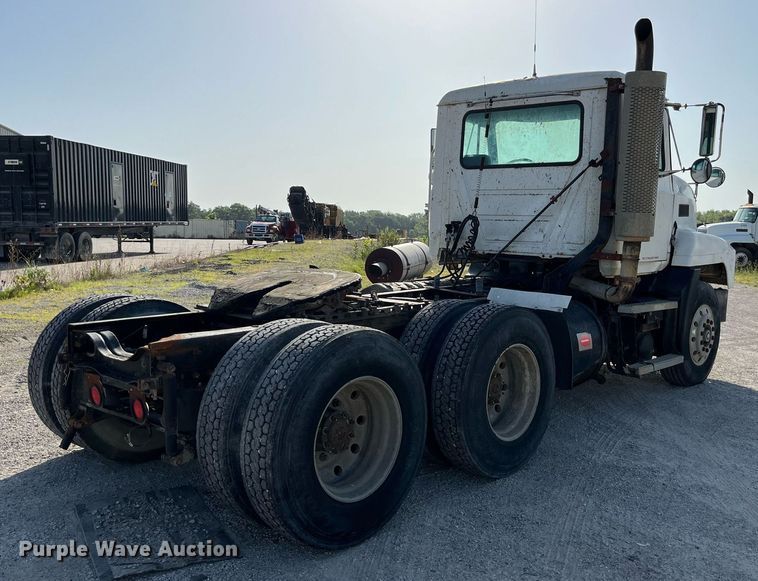 image for item MG9398 1995 Mack CH613  semi truck