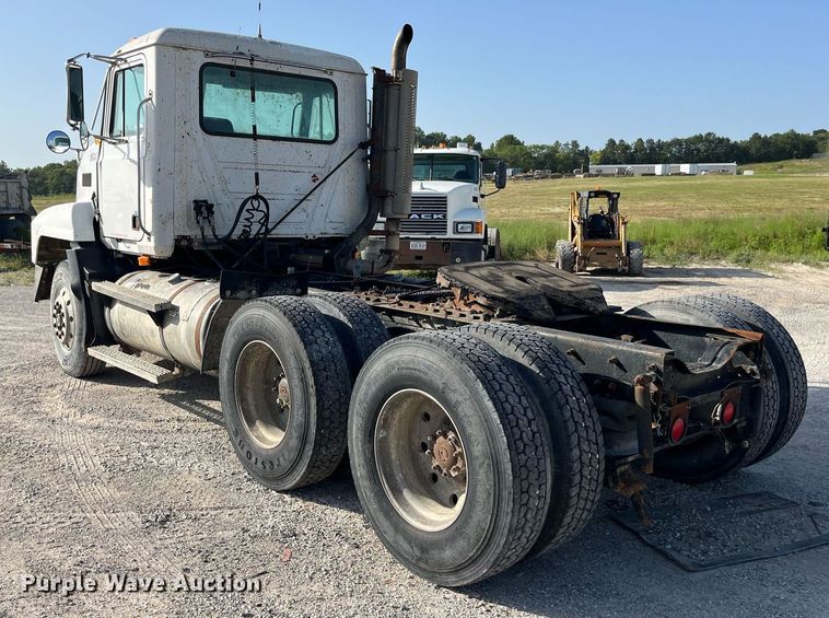 image for item MG9398 1995 Mack CH613  semi truck