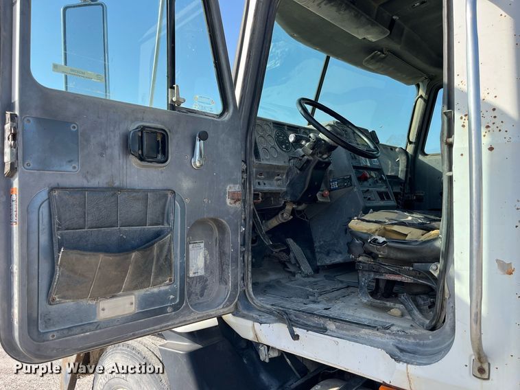 image for item MG9398 1995 Mack CH613  semi truck