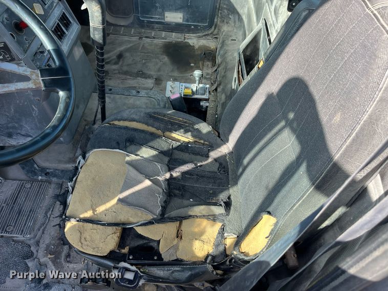 image for item MG9398 1995 Mack CH613  semi truck