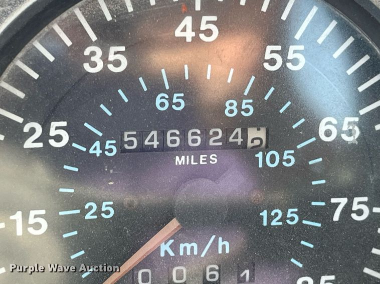 image for item MG9398 1995 Mack CH613  semi truck