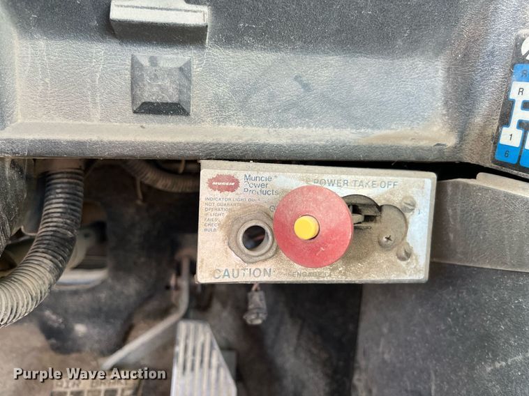 image for item MG9398 1995 Mack CH613  semi truck