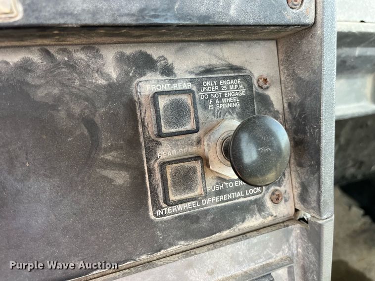 image for item MG9398 1995 Mack CH613  semi truck