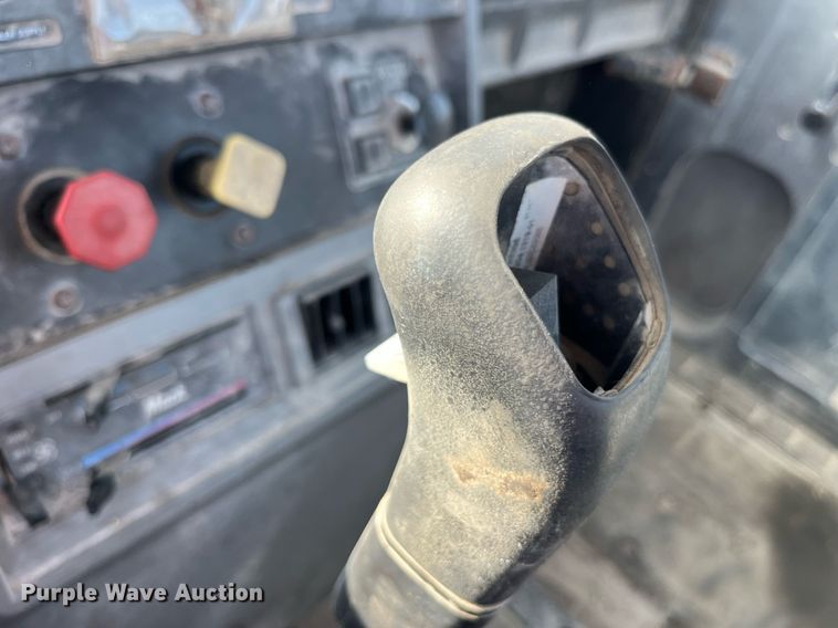 image for item MG9398 1995 Mack CH613  semi truck