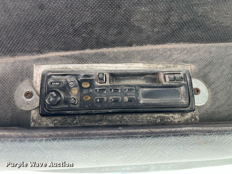 image for item MG9398 1995 Mack CH613  semi truck