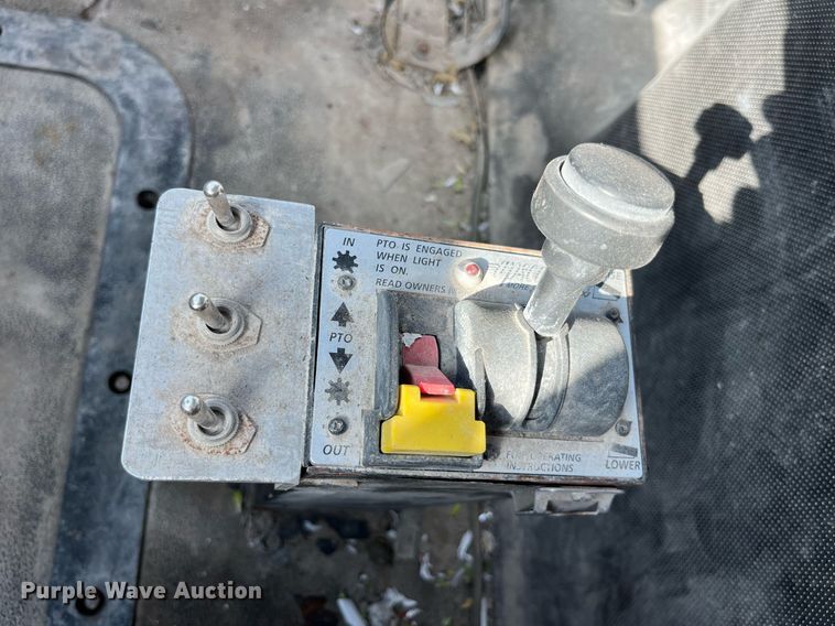 image for item MG9398 1995 Mack CH613  semi truck