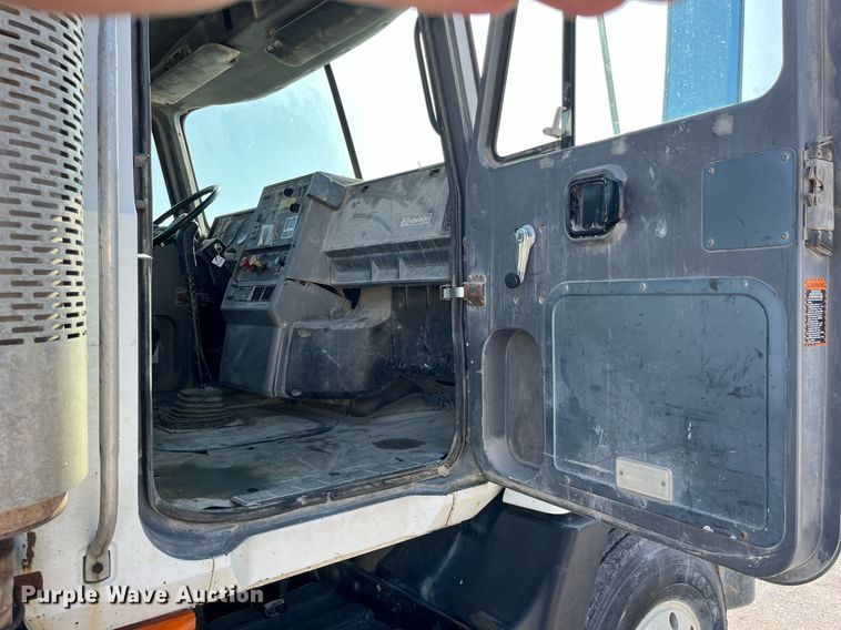 image for item MG9398 1995 Mack CH613  semi truck