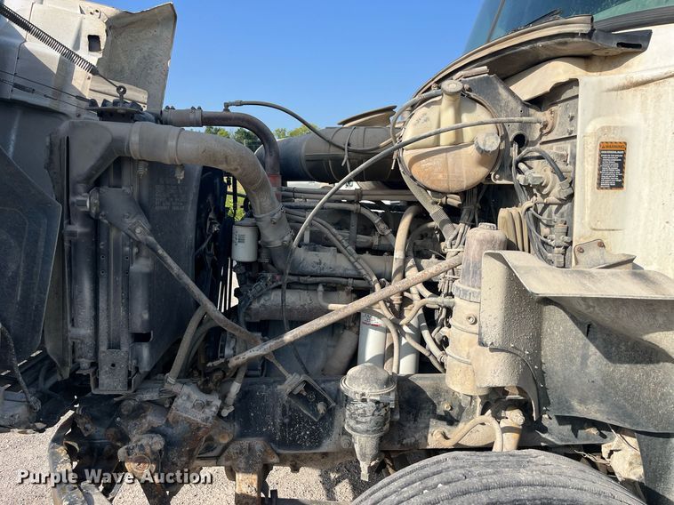 image for item MG9398 1995 Mack CH613  semi truck