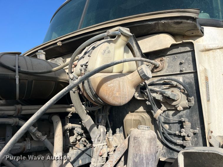 image for item MG9398 1995 Mack CH613  semi truck