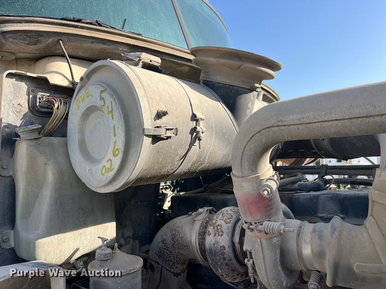 image for item MG9398 1995 Mack CH613  semi truck