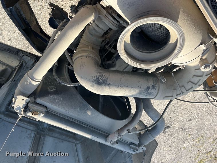 image for item MG9398 1995 Mack CH613  semi truck